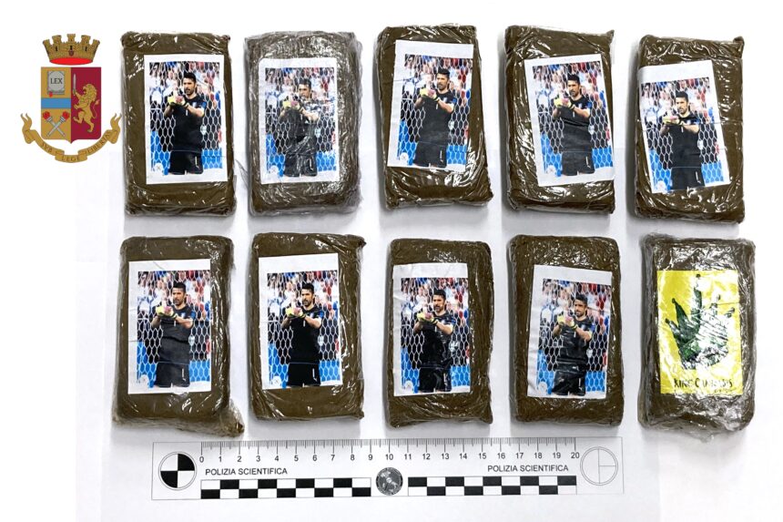 Trasportavano 1 kilo di hashish: arrestati dalla Polizia di Stato