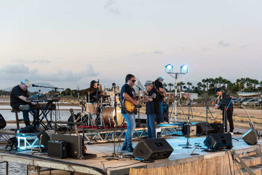 Marsala. VI Rassegna ‘a Scurata, 24 e 25 agosto dedicati alla musica: concerto di pianoforte e archi con Maurizio Mastrini e l’“italian blues” dei Kinisia