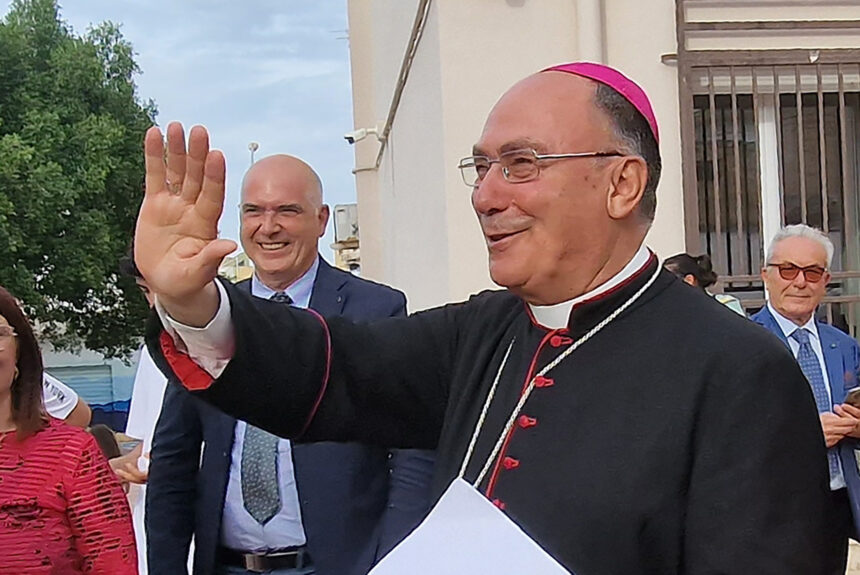 VENDEMMIA, IL VESCOVO: «GIUSTA REMUNERAZIONE PER L’UVA,ANCHE ALTRI FRUTTI SOTTOPAGATI RISPETTO A VALORE REALE» La lettera di monsignor Angelo Giurdanella a pochi giorni dall’inizio della raccolta VENDEMMIA, IL VESCOVO: «GIUSTA REMUNERAZIONE PER L’UVA,ANCHE ALTRI FRUTTI SOTTOPAGATI RISPETTO A VALORE REALE» La lettera di monsignor Angelo Giurdanella a pochi giorni dall’inizio della raccolta