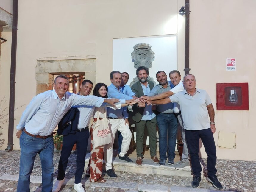 LE CANTINE SOCIALI DI MARSALA E PETROSINO FERMANO LA VENDEMMIA E CON I SINDACI GRILLO E ANASTASI CHIAMANO GLI AGRICOLTORI ALLA MOBILITAZIONE DI VENERDÌ. IL SOSTEGNO DEL VESCOVO GIURDANELLA LE CANTINE SOCIALI DI MARSALA E PETROSINO FERMANO LA VENDEMMIA E CON I SINDACI GRILLO E ANASTASI CHIAMANO GLI AGRICOLTORI ALLA MOBILITAZIONE DI VENERDÌ. IL SOSTEGNO DEL VESCOVO GIURDANELLA