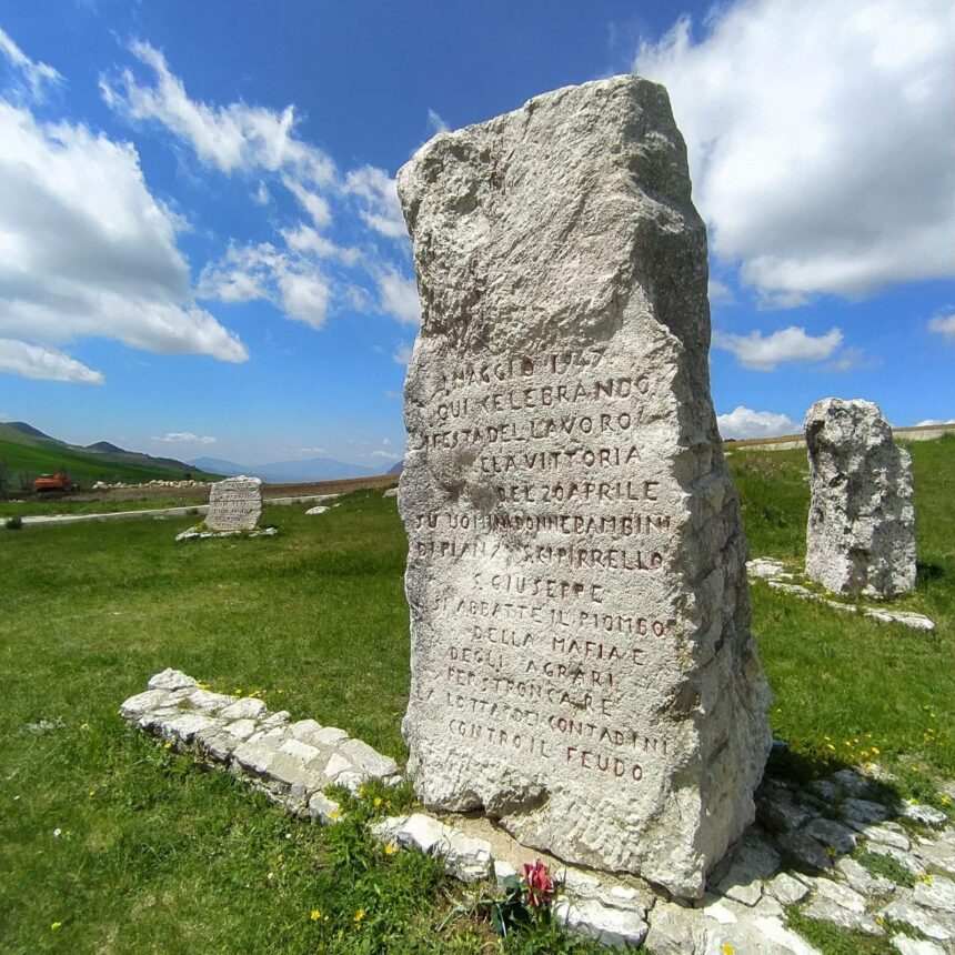 Memoriale di Portella della Ginestra dichiarato sito di interesse culturale, Schifani e Scarpinato: «Riconoscimento importante per la Sicilia che non si arrende»