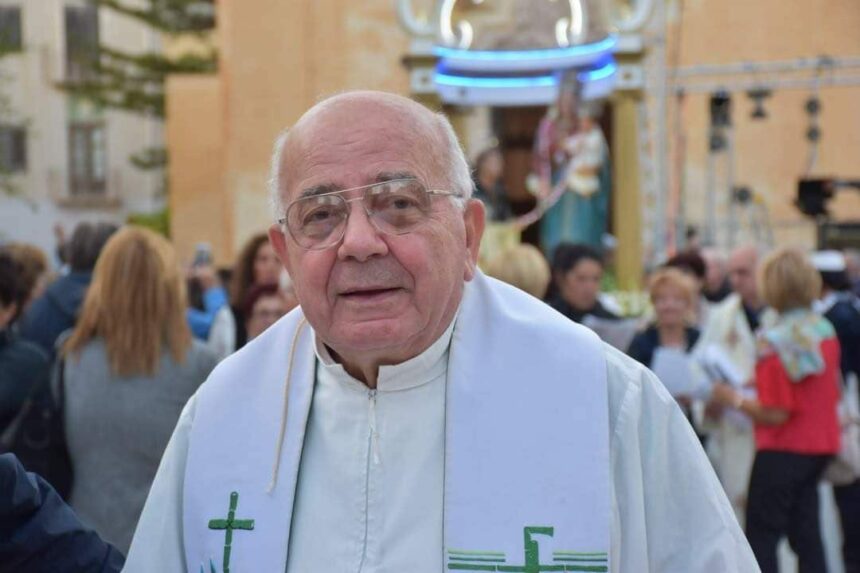 Proposta la cittadinanza onoraria per padre Alfredo Cingolani e padre Carlo Fadale, parroci di Favignana e Levanzo. Forgione: “Due uomini che hanno dato molto alle nostre comunità”