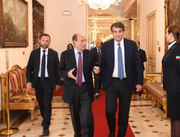 Fondi Ue, Schifani riceve Fitto a Palazzo d’Orleans: «Al lavoro per spendere tutte le risorse» Fondi Ue, Schifani riceve Fitto a Palazzo d’Orleans: «Al lavoro per spendere tutte le risorse»