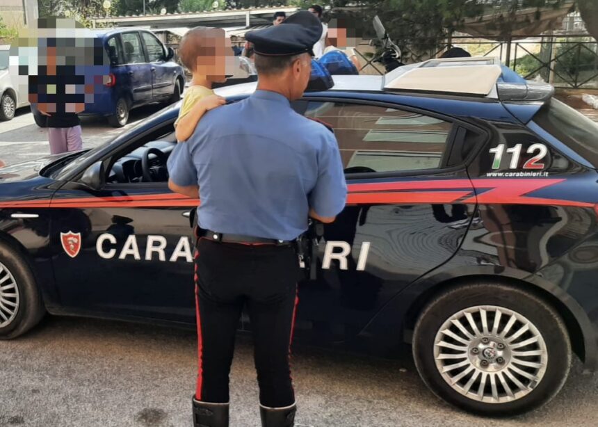 MARSALA, BIMBO DI 4 ANNI GIOCA A NASCONDINO E SPARISCE PER DUE ORE. TROVATO DAI CARABINIERI NASCOSTO NELL’APPARTAMENTO DEI VICINI
