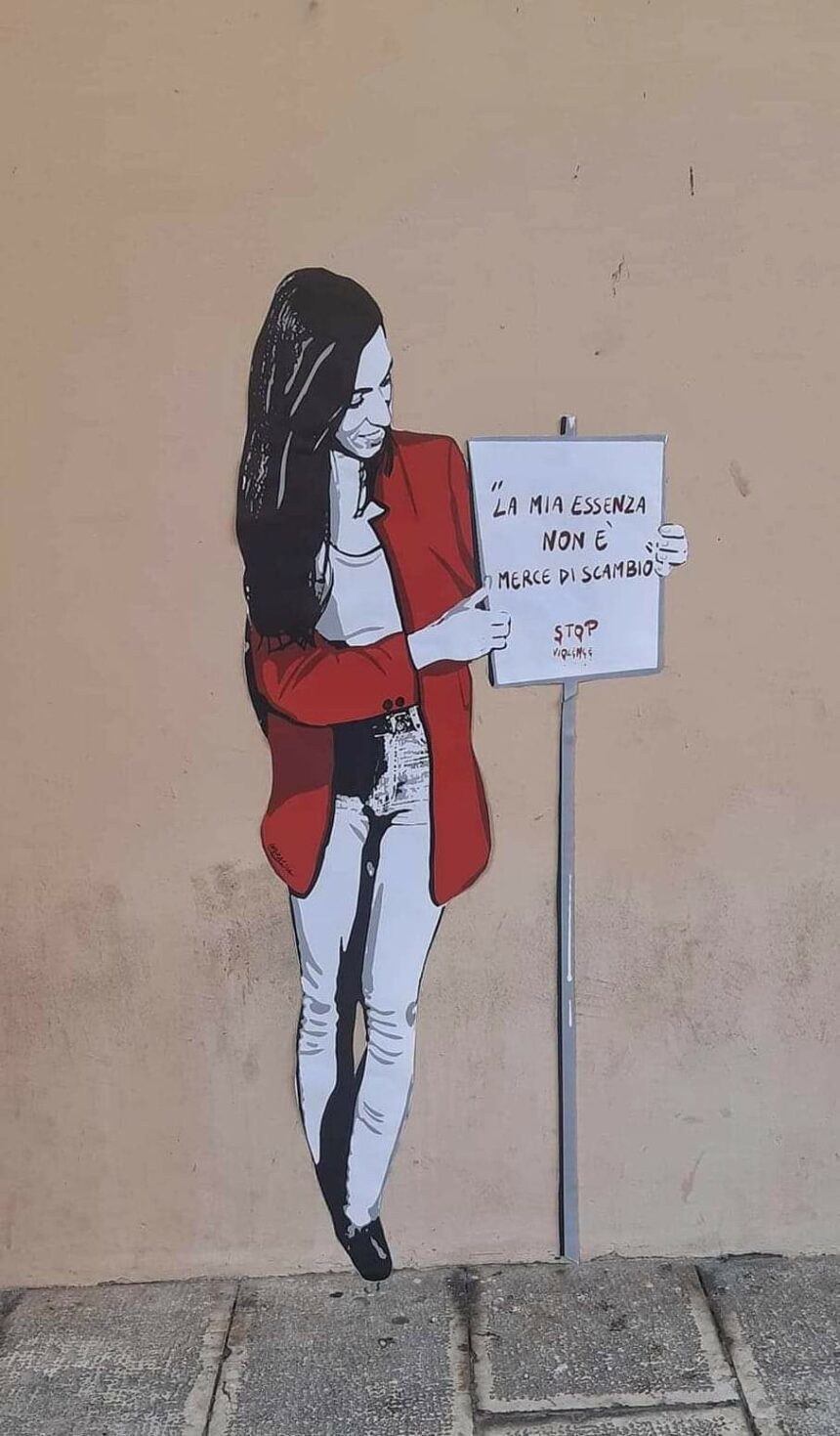 Sorge a Marsala Murales Marisa Leo in pieno centro storico a Porta Garibaldi. L’artista è Fabio Ingrassia