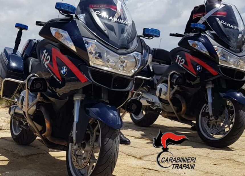 MARSALA, AGGREDISCE I CARABINIERI CON UNA SEDIA. ARRESTATO