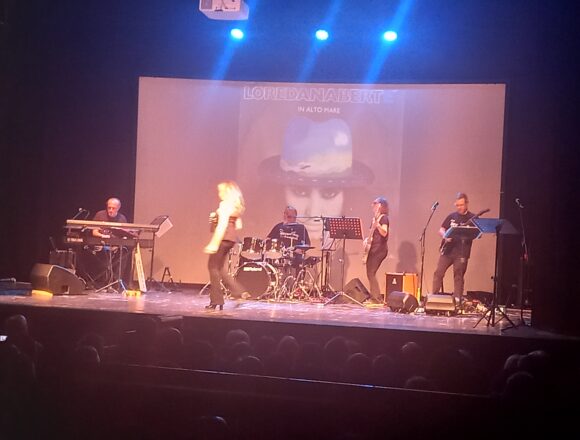 A TEATRO PER “IL CUORE DI ANDREA” SUCCESSO STRAORDINARIO PER LO SPETTACOLO “DI CANZONI E DI BACI” AL TEATRO GARBATELLA DI ROMA A TEATRO PER “IL CUORE DI ANDREA” SUCCESSO STRAORDINARIO PER LO SPETTACOLO “DI CANZONI E DI BACI” AL TEATRO GARBATELLA DI ROMA
