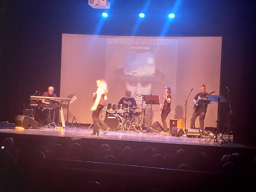 A TEATRO PER “IL CUORE DI ANDREA” SUCCESSO STRAORDINARIO PER LO SPETTACOLO “DI CANZONI E DI BACI” AL TEATRO GARBATELLA DI ROMA