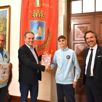 L’ATLETA GIUSEPPE CACIOPPO RICEVUTO A PALAZZO MUNICIPALE. I COMPLIMENTI DELL’AMMINISTRAZIONE GRILLO PER I RISULTATI