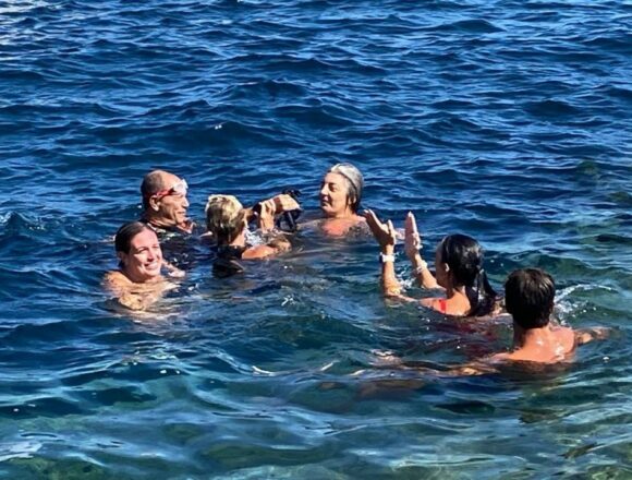 Traversata a nuoto da Formica a Favignana, il Comune premia gli atleti Bertolini e Chimieri. Modica: “Condividiamo il loro impegno per i più fragili di cui ci facciamo portavoce”