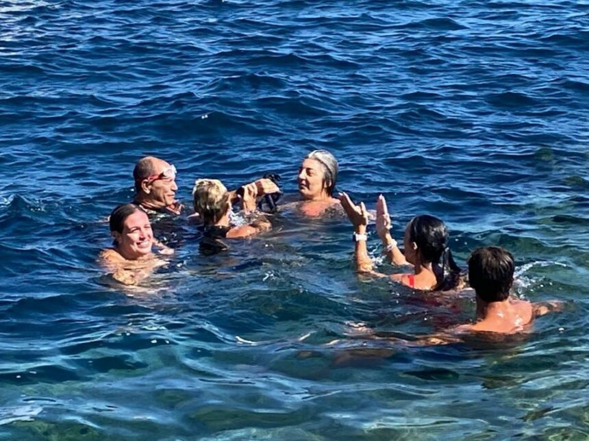 Traversata a nuoto da Formica a Favignana, il Comune premia gli atleti Bertolini e Chimieri. Modica: “Condividiamo il loro impegno per i più fragili di cui ci facciamo portavoce”