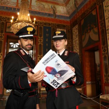 Amadeus presenta il Calendario Storico dei Carabinieri, realizzato con il contributo di Gramellini e di Pininfarina, e i prodotti editoriali del 2024