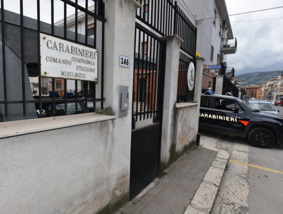 In manette un 54enne per violenza e minacce aggravate In manette un 54enne per violenza e minacce aggravate