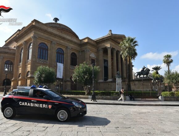 Due arresti per spaccio di droga alla Vucciria di Palermo Due arresti per spaccio di droga alla Vucciria di Palermo