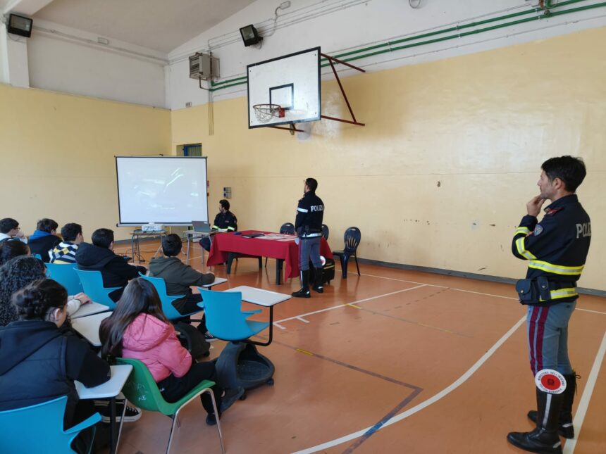 All’ Istituto “De Gasperi”: incontro formativo/informativo di “Educazione stradale – Progetto Icaro”.