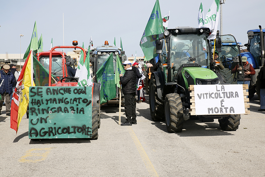 Marsala, grande partecipazione oggi alla protesta degli agricoltori. Domani mattina trattori si muoveranno in corteo per le vie della città