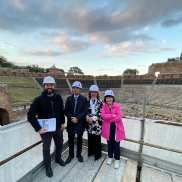 Beni culturali, al Teatro Antico di Taormina si restaura il “portico post scena”. Scarpinato: «Lavori completati entro l’inizio dell’estate»