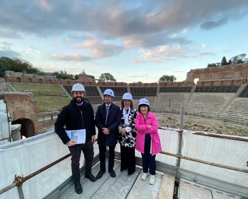 Beni culturali, al Teatro Antico di Taormina si restaura il “portico post scena”. Scarpinato: «Lavori completati entro l’inizio dell’estate»