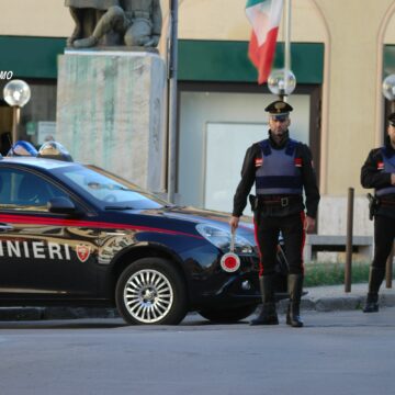 Palermo, tenta la rapina in un bar del centro