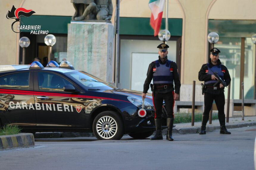 Palermo, tenta la rapina in un bar del centro