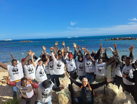 Strano flash mob nella spiaggia dello Stazzone di Sciacca (AG)