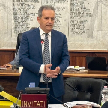 Respinta la mozione di sfiducia nei confronti del sindaco Massimo Grillo