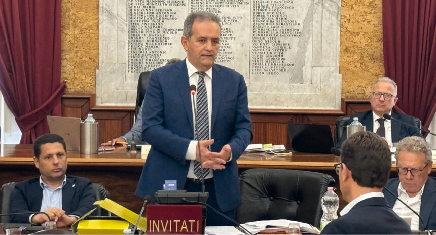Respinta la mozione di sfiducia nei confronti del sindaco Massimo Grillo