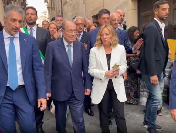 G7, Schifani all’inaugurazione di Divinazione-Expo 24: «Adeguare sistemi e infrastrutture con procedure snelle per contrastare siccità e cambiamento climatico» G7, Schifani all’inaugurazione di Divinazione-Expo 24: «Adeguare sistemi e infrastrutture con procedure snelle per contrastare siccità e cambiamento climatico»